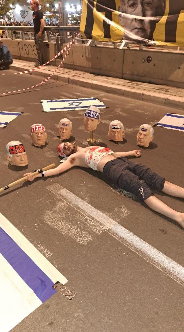 דם ברחובות: הסתה לרצח ראש הממשלה במיצג של השמאל