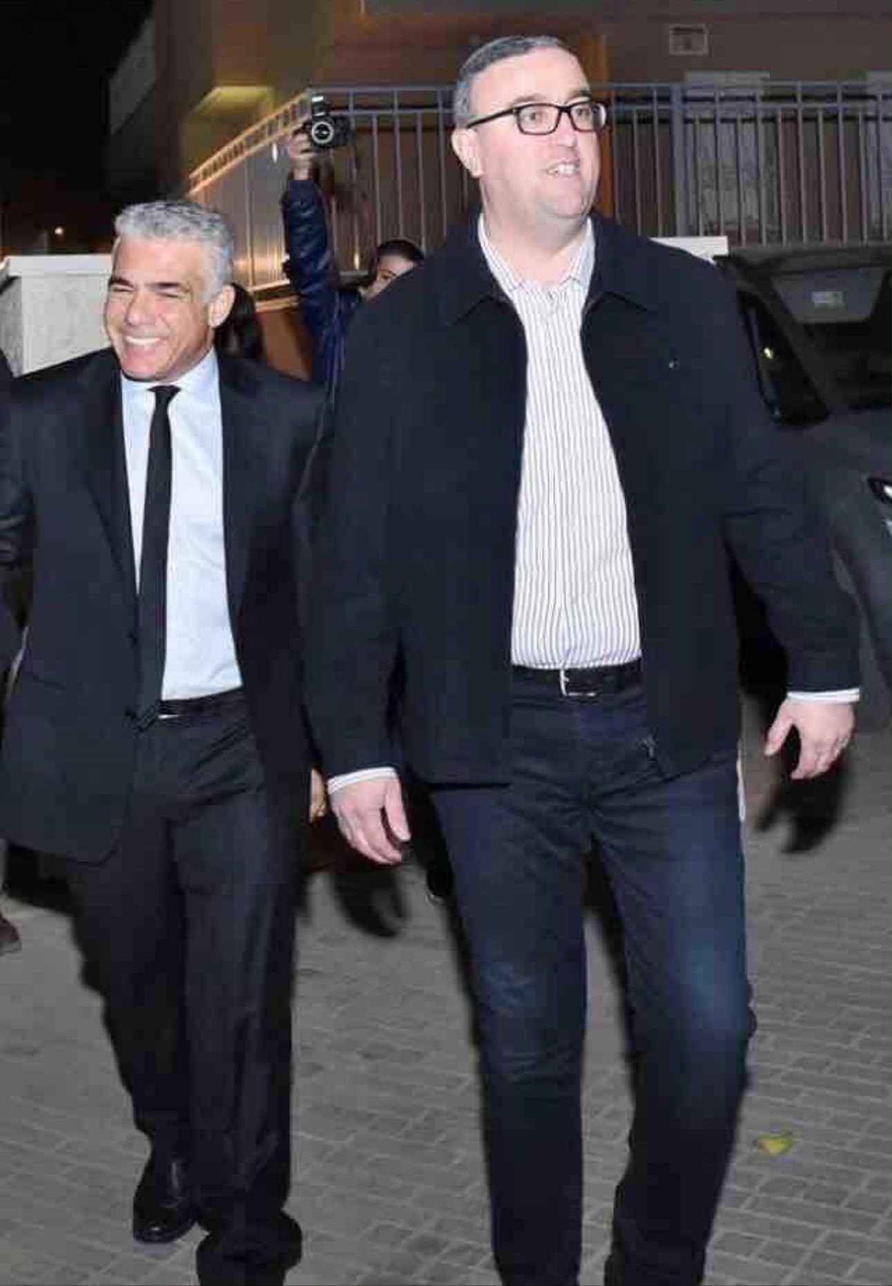 משה פרץ ולפיד צועדים בסך