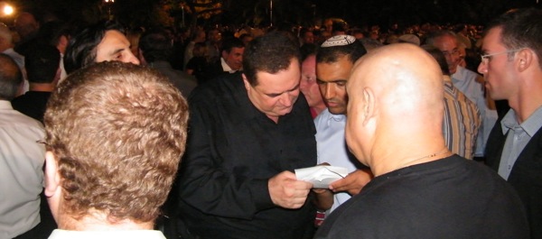 אלפי פעילים פקדו את סוכת כ