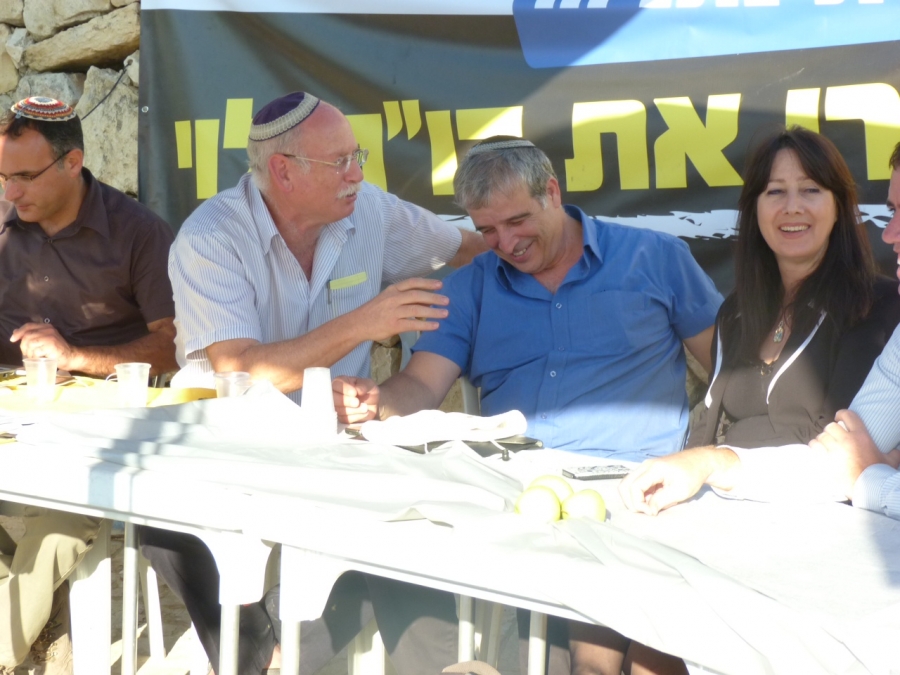 סגנית השר לאה נס: 