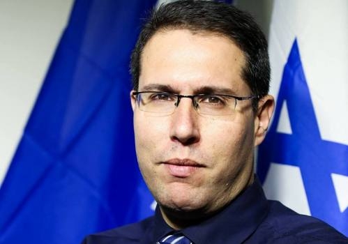 עושים ציונות - קוטפים פלפלים בבקעת הירדן