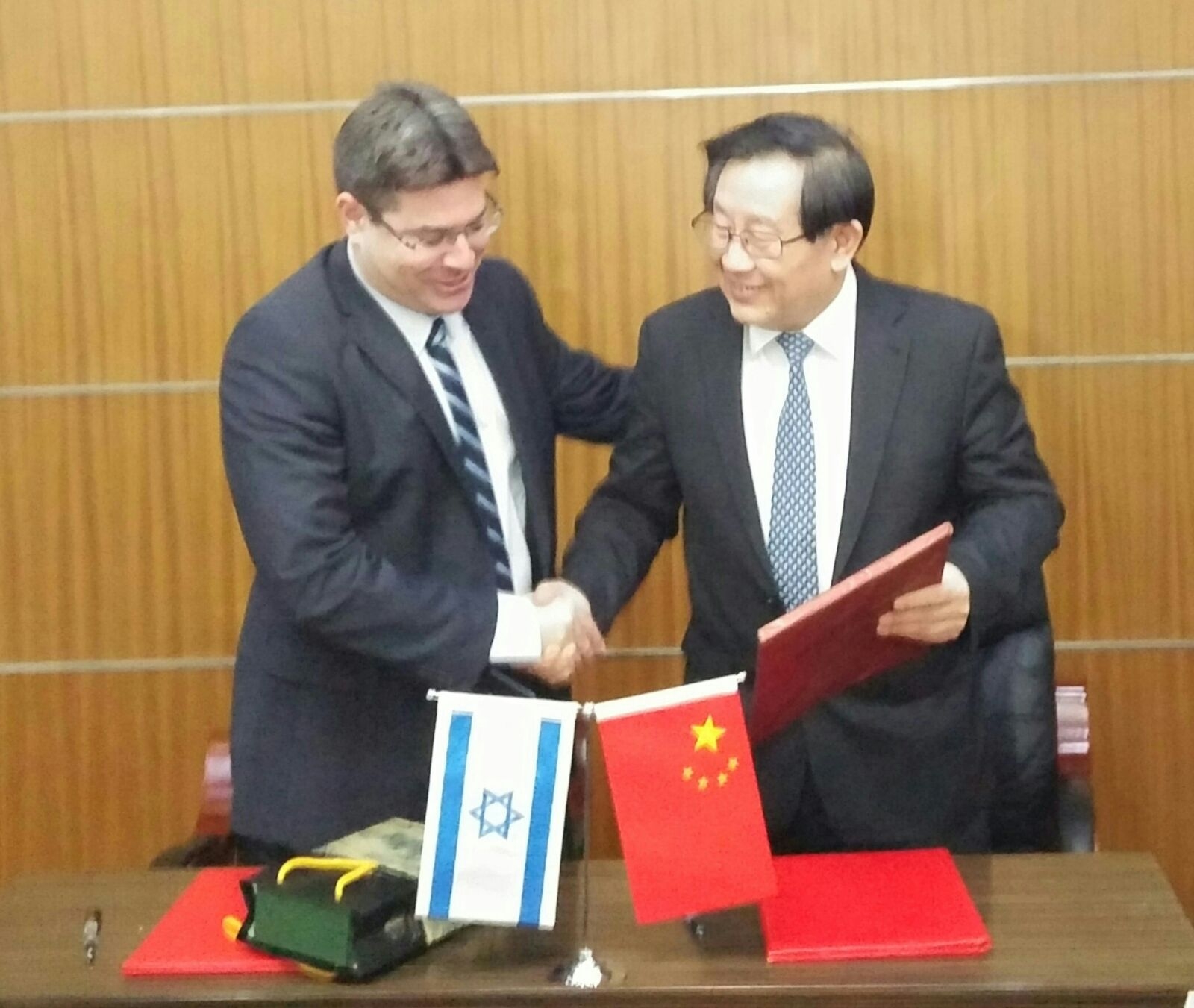 הישג לשר המדע אקוניס: ועידת חדשנות בשיתוף סין