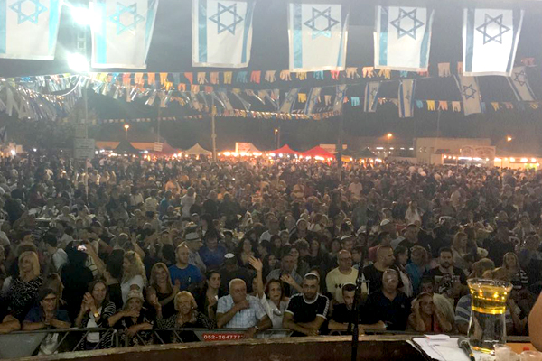 דבוש הזמין והאלפים הגיעו