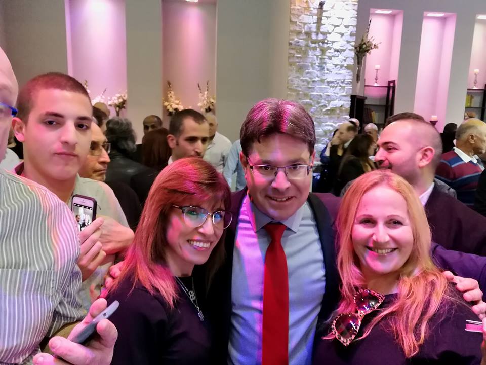 אקוניס הפך להיות מותג