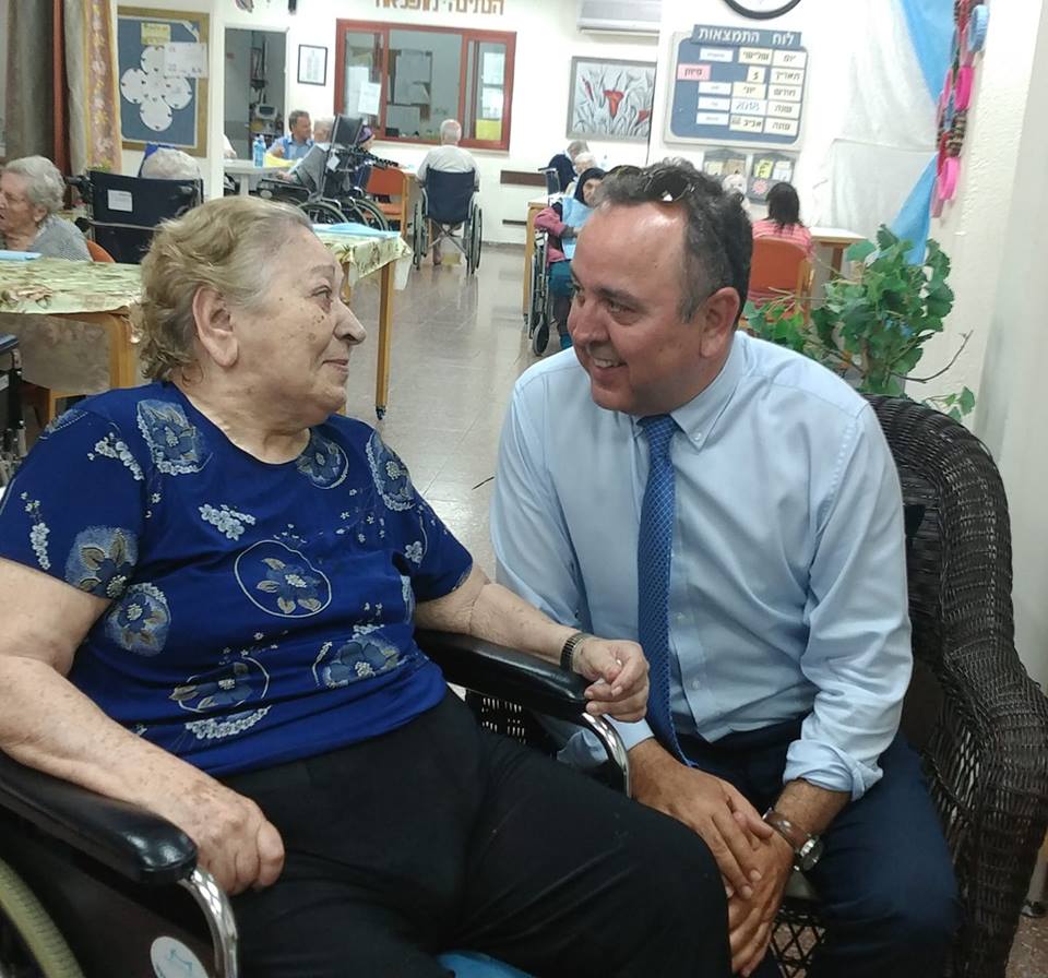 ליכודניק משתתף בצערו של נפתלי בן סימון